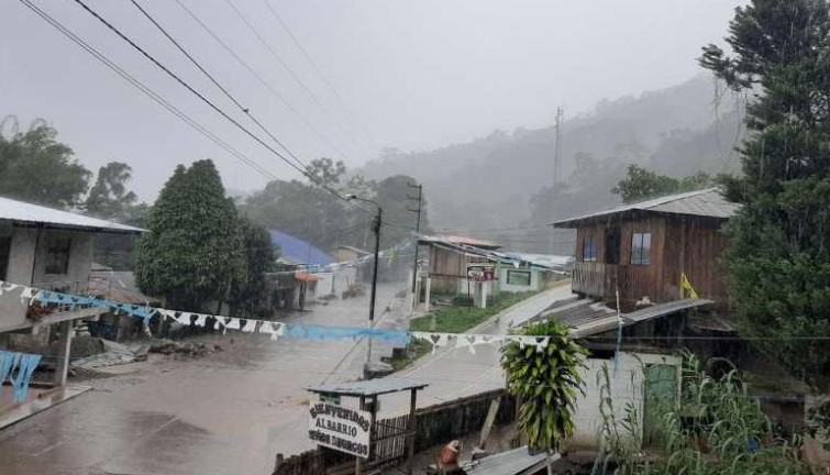 Lluvias intensas causan inundaciones y huaicos en varias regiones