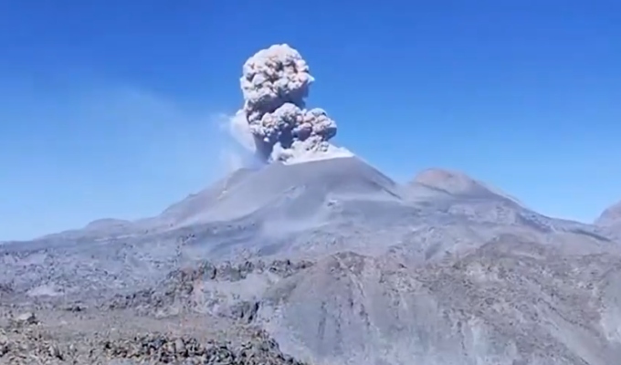 Alerta en Arequipa: erupción del volcán Sabancaya afecta cultivos y ganado
