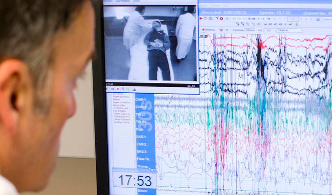 Inteligencia Artificial analiza una noche de sueño y anticipa riesgos de más de 100 enfermedades