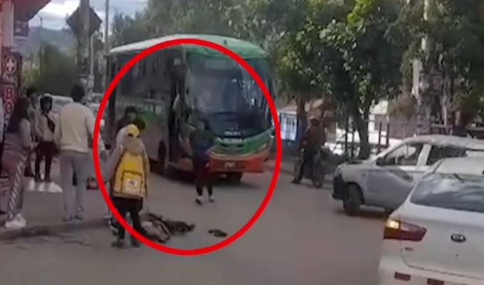 Cusco: mujer lanza piedra en la cabeza de un presunto ‘robacelulares’