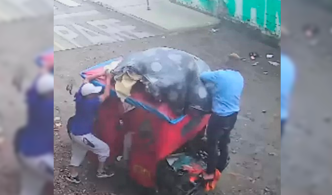 ¡Hallazgo terrorífico en SMP! Encuentran cuerpo de mujer envuelto en frazadas