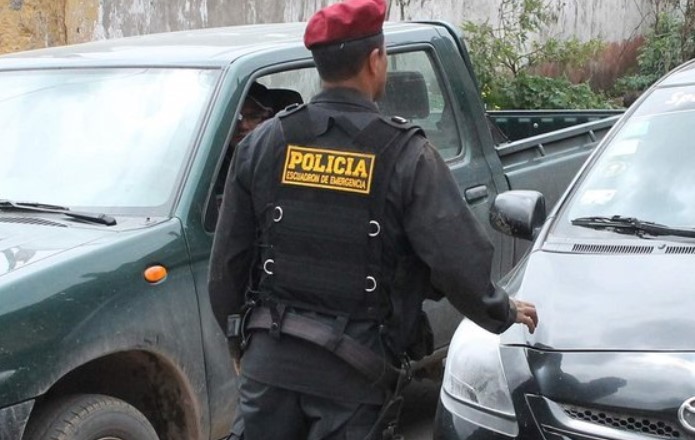 Amenazan de muerte a policía que se defendió a balazos y capturó a dos delincuentes