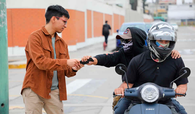 En 2025 se reportaron más de un millón celulares robados, ¿cuáles son las horas y los días con mayor índice delictivo?