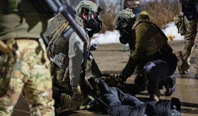 Trump amenaza con invocar la Ley de Insurrección ante protestas en Mineápolis