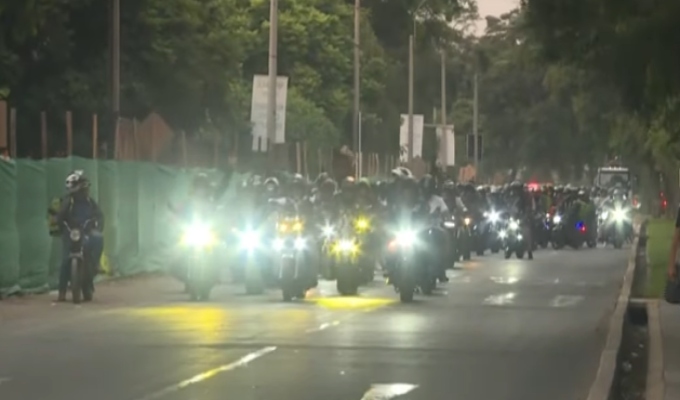 Comunidad motera advierte paro nacional por prohibición de dos personas en moto