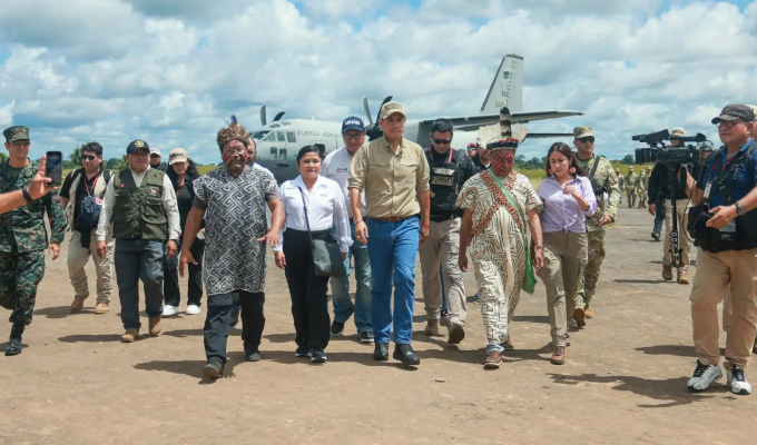 Presidente Jerí llegó a Purús con ayuda humanitaria para poblaciones afectadas por lluvias en Ucayali