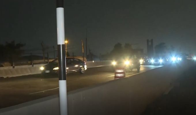 Vía Expresa Sur: denuncian falta de señalización y semaforización en la autopista