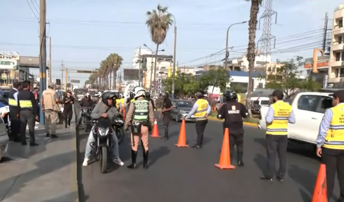 Los Olivos: realizan operativo para fiscalizar prohibición de dos ocupantes en motos