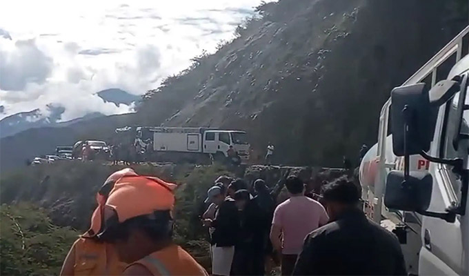 Camioneta llena de pasajeros cae a abismo en La Libertad: se teme que no haya sobrevivientes