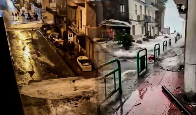 Tormentas azotan el sur de Italia: reportan inundaciones y olas de hasta 10 metros