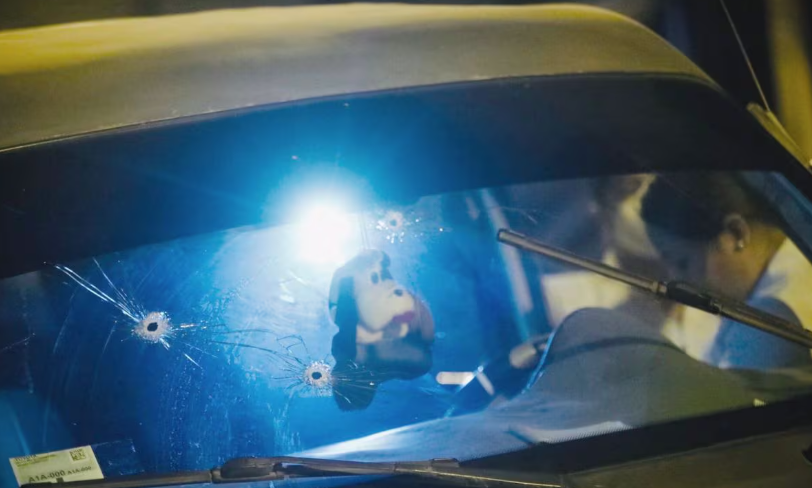 Carabayllo: delincuentes balean miniván y dejan dos heridos