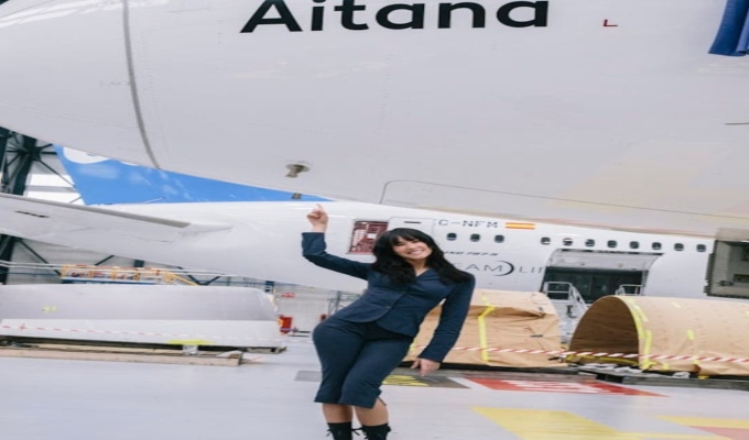 Aitana se convierte en la primera mujer y artista española en dar nombre a un avión