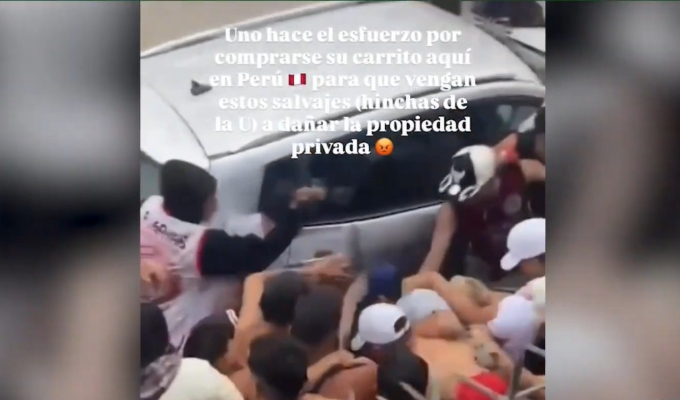 Barristas en manada atacan a conductor y destrozan su auto en El Agustino