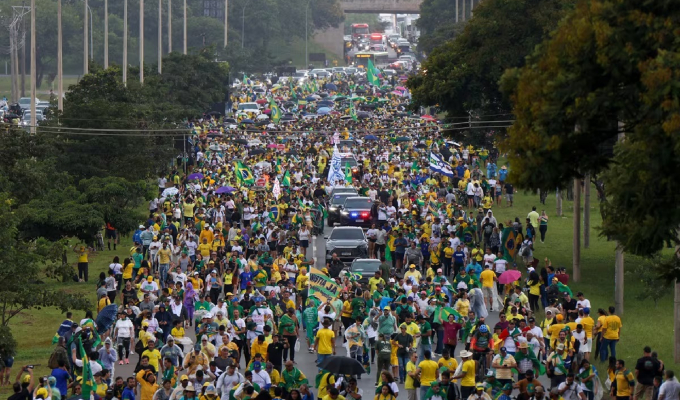 Reportan varios heridos tras caída de rayo durante manifestación en apoyo a Bolsonaro en Brasil
