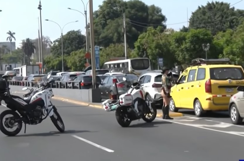 Congestión total en la Vía Expresa por accidente del Metropolitano