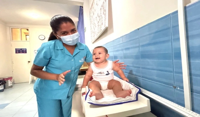 ¡Atención! Advierten sobre riesgos del calor en la piel de los bebés durante el verano