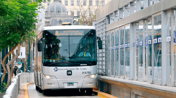 Metropolitano: ATU suspende a chofer que us&oacute; celular mientras conduc&iacute;a