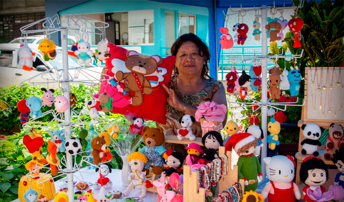 Lince: Adultos mayores impulsan con &eacute;xito sus emprendimientos en zapater&iacute;a, bisuter&iacute;a, tejidos y m&aacute;s en feria distrital