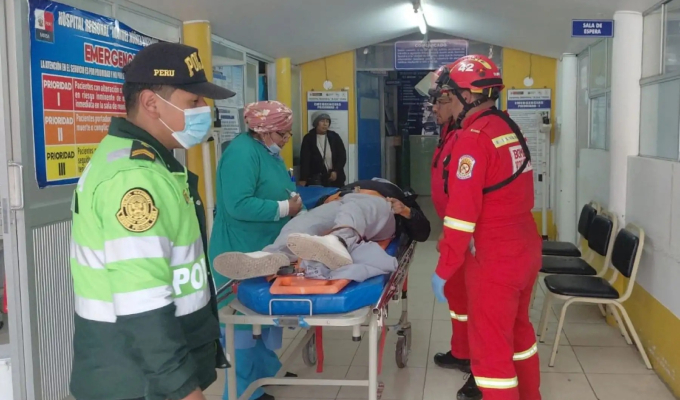 Tragedia en Puno: un muerto y al menos 13 heridos deja choque de bus contra vivienda