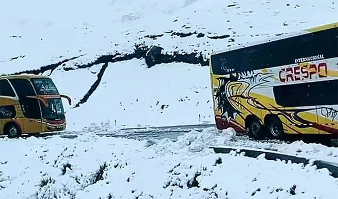 Cierran varios tramos de la vía Interoceánica en el Cusco: nieve cubre totalmente la autopista