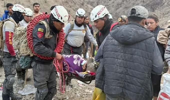 Nazca: Rescatan con vida a minero artesanal atrapado en socavón por casi 48 horas