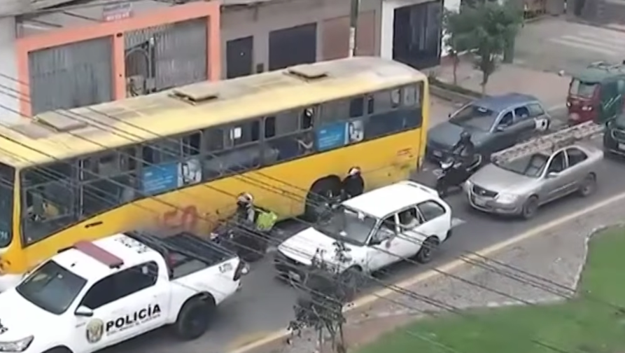 SJL: detienen a dos sujetos que aparentemente iban a atacar bus de la línea “La 50”