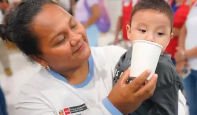 Cuna Más recibió de la UTP más de 200 purificadores de agua para niños usuarios de 11 regiones en el país