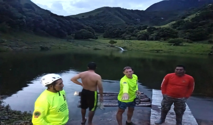 Oxapampa: polic&iacute;a muere ahogado en la laguna Espejo, en Pozuzo