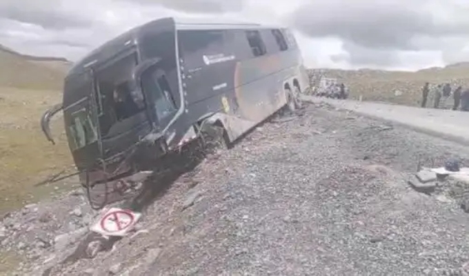 Tragedia en Pasco: cuatro fallecidos deja choque entre bus interprovincial y auto