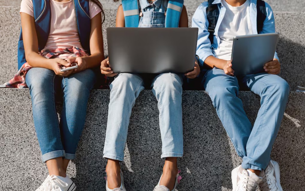 España prohibirá el uso de redes sociales a menores de 16 años