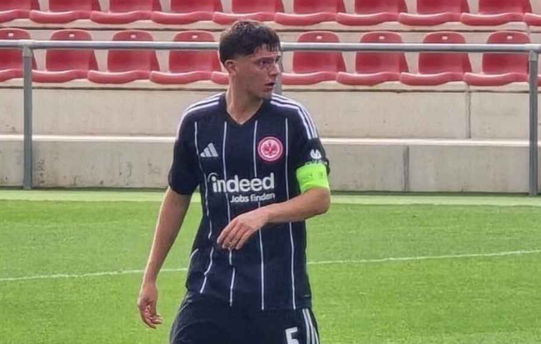Philipp Eisele brilla en Europa y gu&iacute;a al Eintracht Frankfurt a octavos de la Youth League