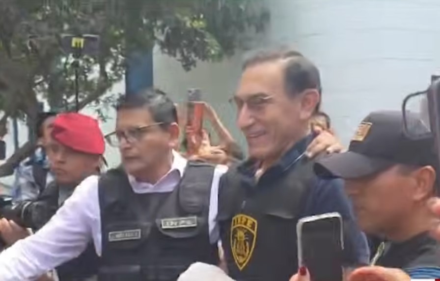 Martín Vizcarra regresa al penal Barbadillo tras operación al riñón