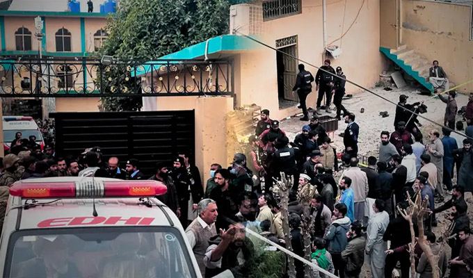 Al menos 30 muertos y más de 120 heridos, varios de ellos graves, deja atentado con bomba en Pakistán