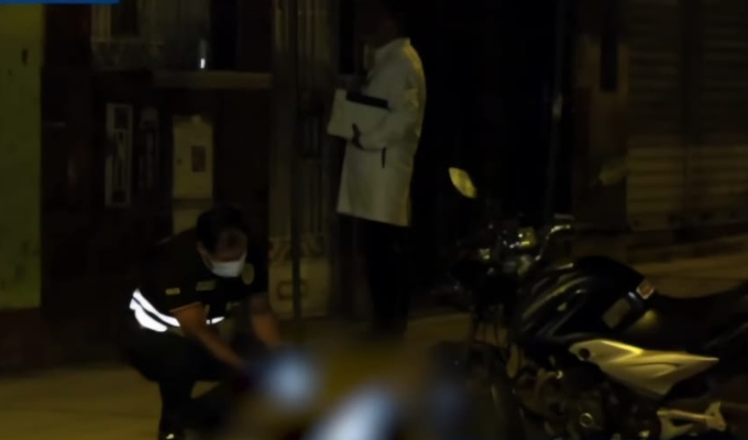 SMP: hombre es asesinado a balazos cuando cenaba en negocio al paso