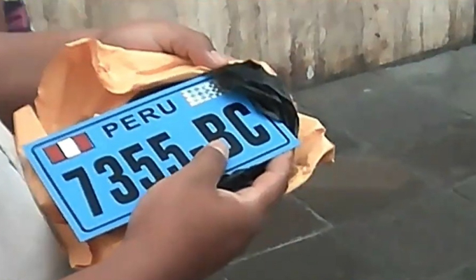 Placas falsas para motocicletas se comercializan sin control en jirón Azángaro