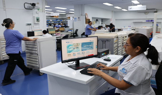 Refuerzan la vigilancia de medicamentos y dispositivos médicos para prevenir riesgos en pacientes