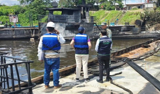 Fiscalía Ambiental investiga presunta contaminación en río Itaya tras incendio de embarcaciones