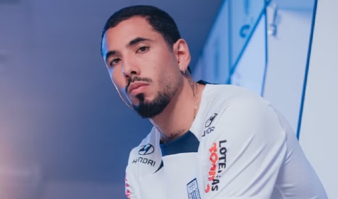 Sergio Peña responde con dureza a usuaria que criticó foto con su novia