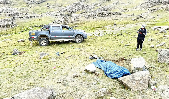 Despiste de camioneta por exceso de velocidad deja un muerto y dos heridos graves en Ayacucho