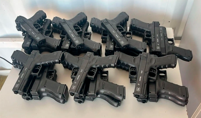 Tumbes: policía incauta más de 100 réplicas de armas que era enviado para Trujillo y Lima