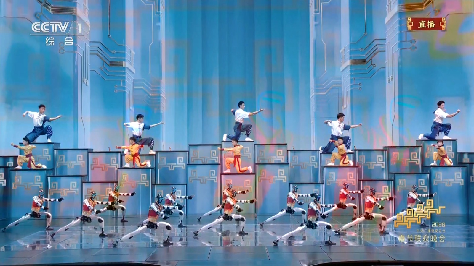 Robots humanoides practican kung-fu en la Gala de la Fiesta de la Primavera