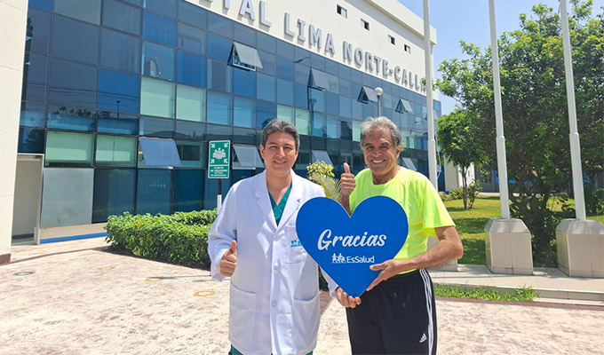 EsSalud: Médicos de hospital Negreiros restituyen intestino y corrigen hernia a exfutbolista de 65 años