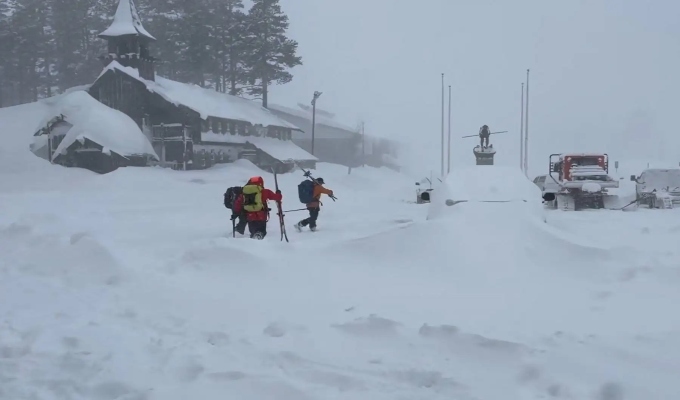 Tragedia en California: hallan sin vida a ocho esquiadores tras avalancha