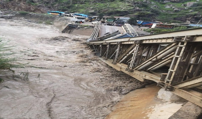La Libertad: toneladas de frutas y verduras se perderían por colapso de puente Baños Chimú
