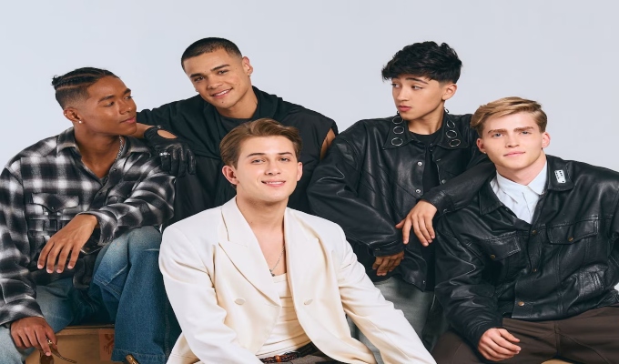 Santos Bravos estará en Premio Lo Nuestro 2026: así se preparan para cantar “Kawasaki”