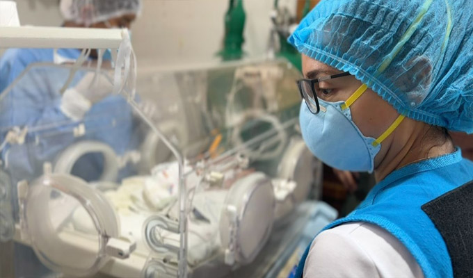 SAMU salva a bebé prematuro de 1.7 kg tras trasladarlo de la selva central a Lima