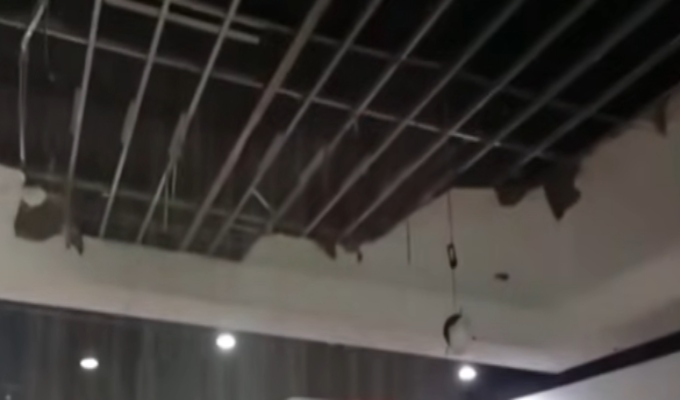 Segundo día de lluvias en Arequipa: colapsa techo de centro comercial