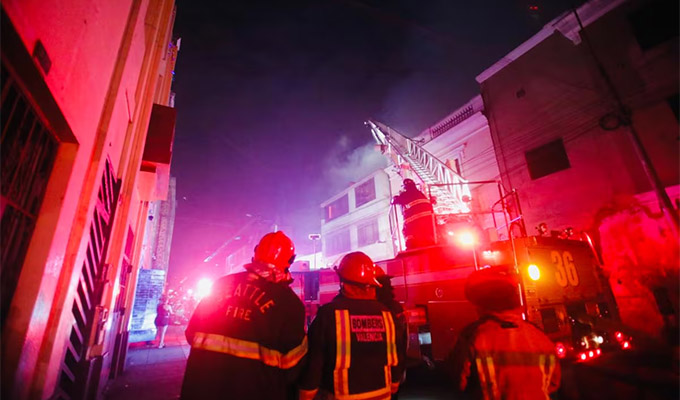 Incendio consumió casa en Surco: en el lugar se almacenaba gran cantidad de material de reciclaje