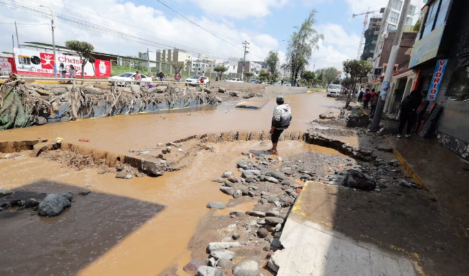 Fuertes lluvias y huaicos dejan sin luz y agua a Máncora