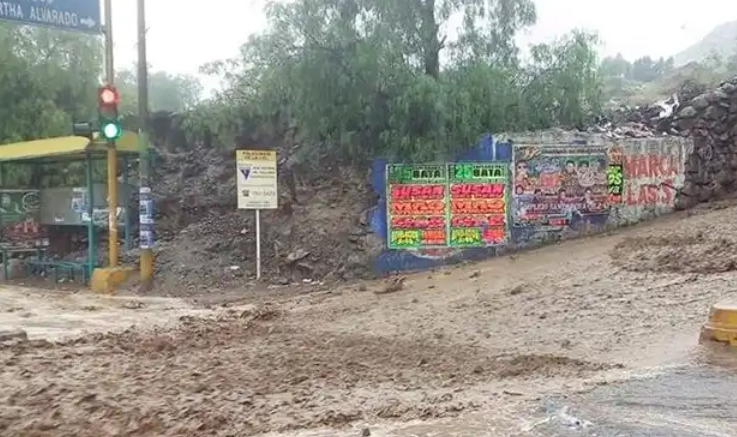 Alerta en Carretera Central por activación de quebradas en Chosica